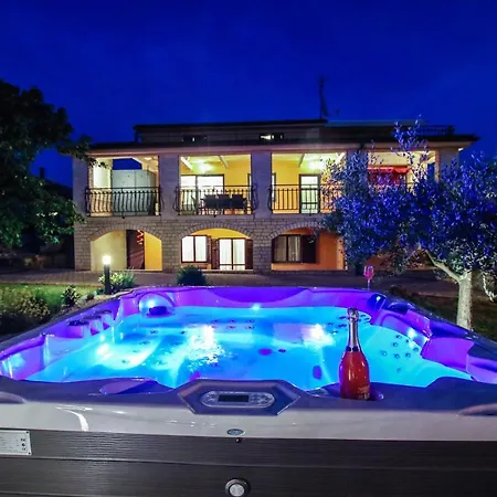 Appartement Tina With Jacuzzi *