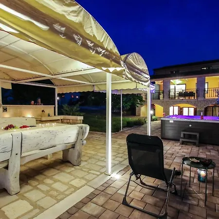 Appartement Tina With Jacuzzi *