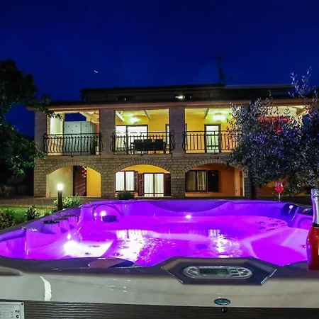 Appartement Tina With Jacuzzi *