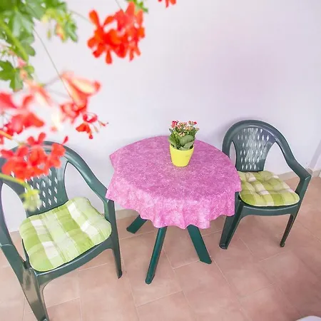 Tina With Jacuzzi Appartement Poreč