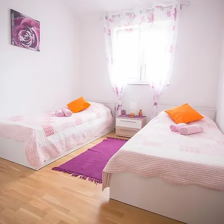 Appartement Tina With Jacuzzi *