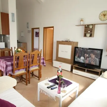 Appartement Tina With Jacuzzi