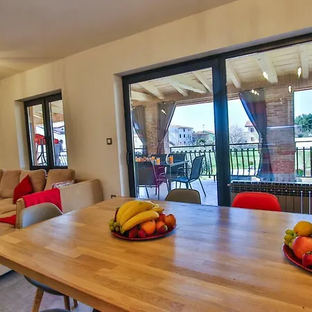 Appartement Tina With Jacuzzi Poreč