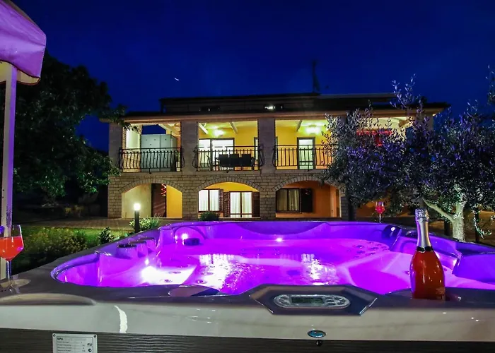 Appartamento Tina With Jacuzzi *