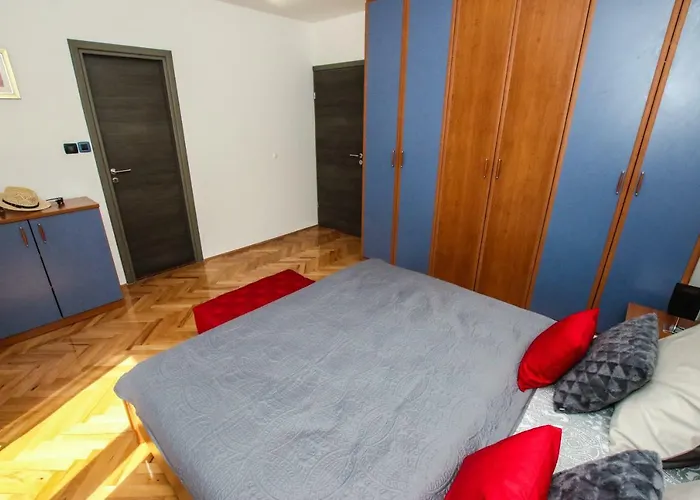 Appartement Tina With Jacuzzi Poreč