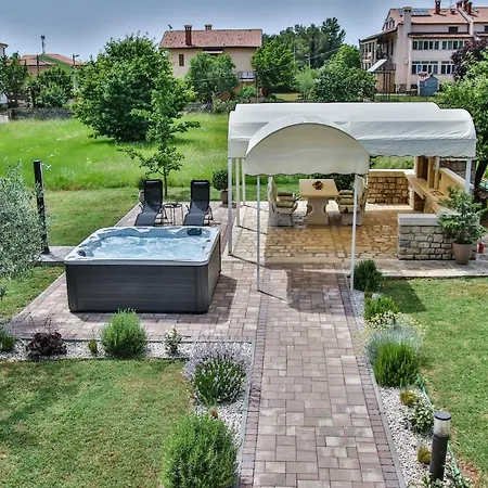 Appartement Tina With Jacuzzi