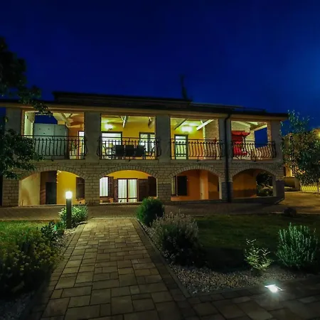 Apartament Tina With Jacuzzi Poreč