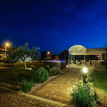 Apartament Tina With Jacuzzi