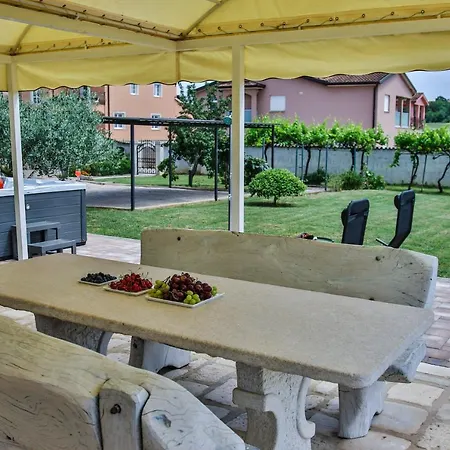 Tina With Jacuzzi Пореч