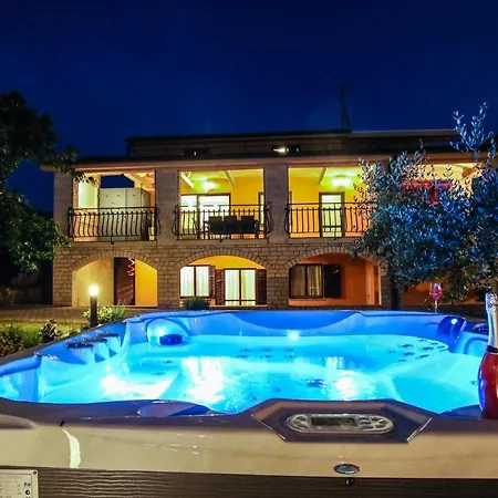 Apartman Tina With Jacuzzi Poreč