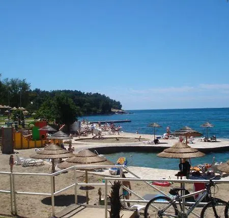 Апартаменти Tina With Jacuzzi Пореч