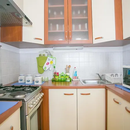 Tina With Jacuzzi Apartament