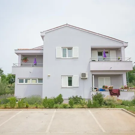 Tina With Jacuzzi Апартаменти Пореч