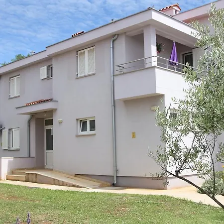 Tina With Jacuzzi Apartament *