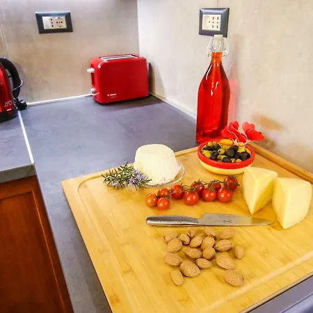 Апартаменти Tina With Jacuzzi Пореч