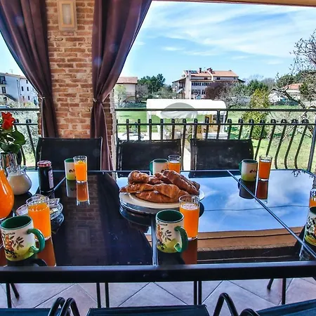 Tina With Jacuzzi Apartament *