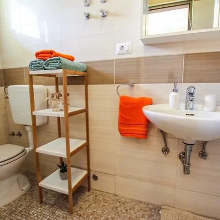 Tina With Jacuzzi Apartament