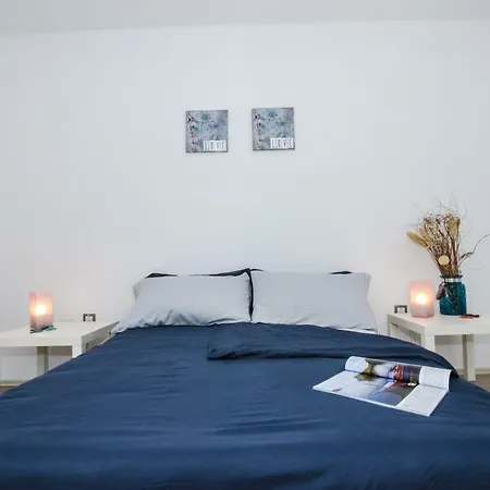 Апартаменти Tina With Jacuzzi