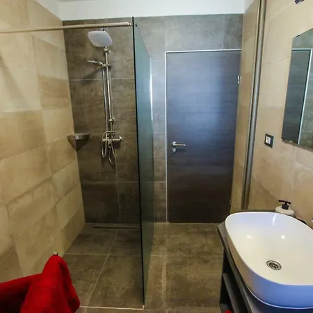 Tina With Jacuzzi * Poreč