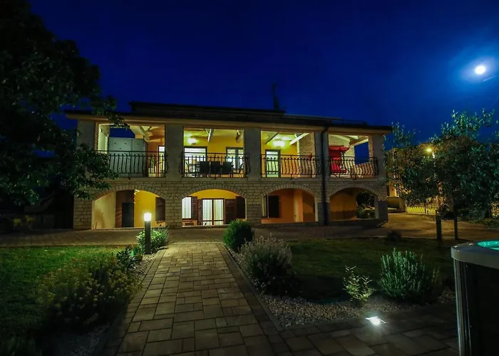 Apartman Tina With Jacuzzi Poreč