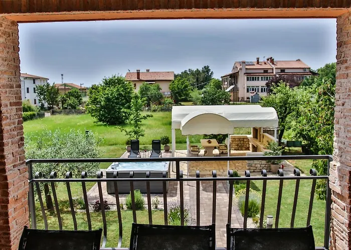 Tina With Jacuzzi Апартаменти Пореч