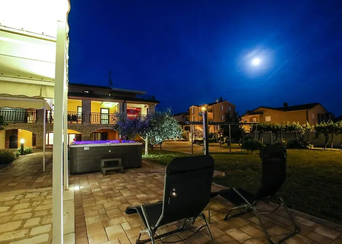 Tina With Jacuzzi * Poreč