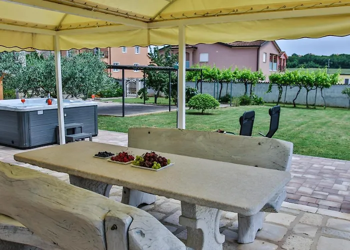 Tina With Jacuzzi Пореч