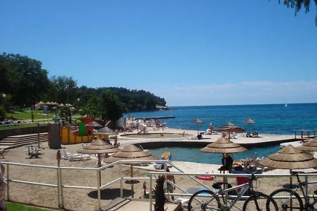 Апартаменти Tina With Jacuzzi Пореч