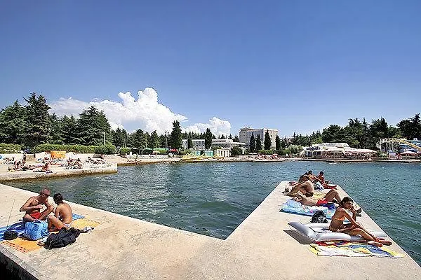 Tina With Jacuzzi Apartman