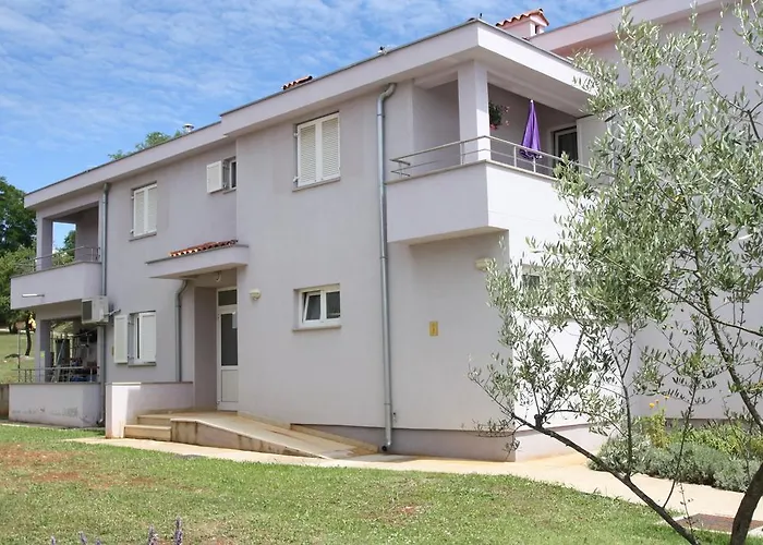 Tina With Jacuzzi Апартаменти *