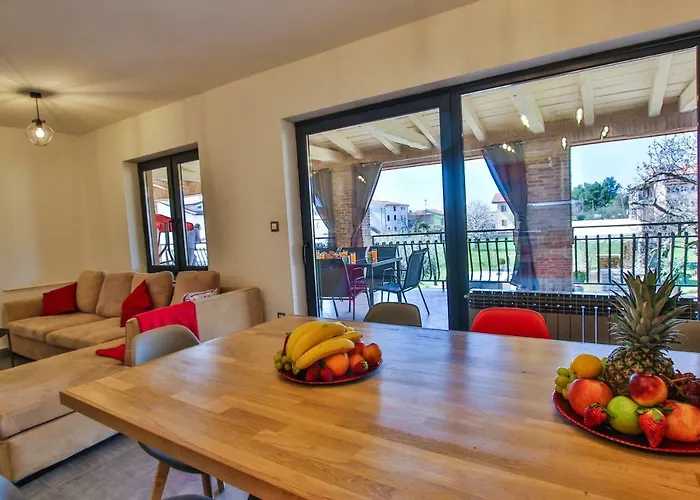 Апартаменти Tina With Jacuzzi Пореч