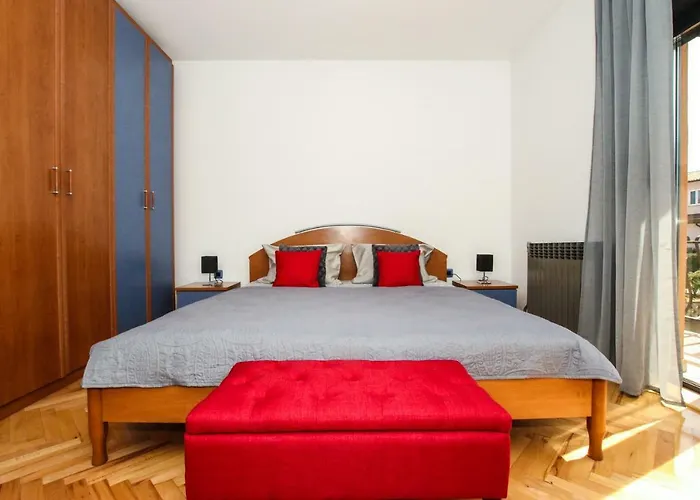 Tina With Jacuzzi Apartman Porec