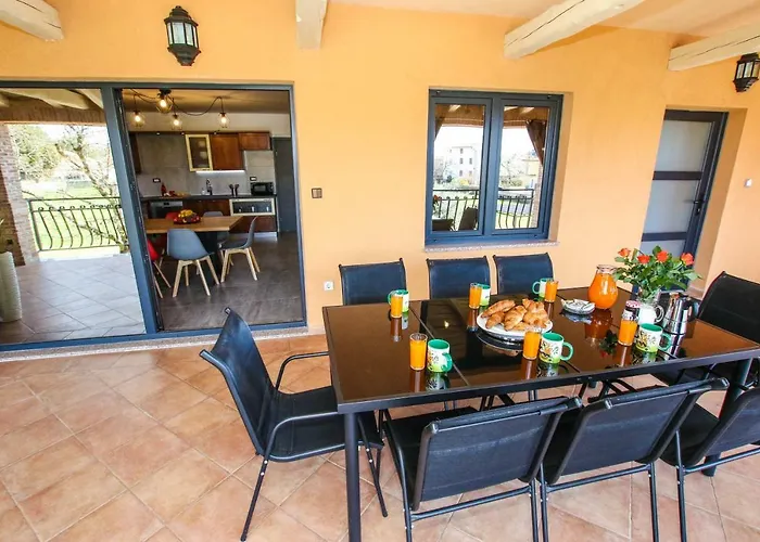 Tina With Jacuzzi Apartment