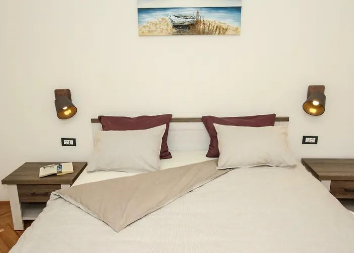 Tina With Jacuzzi Apartman Porec